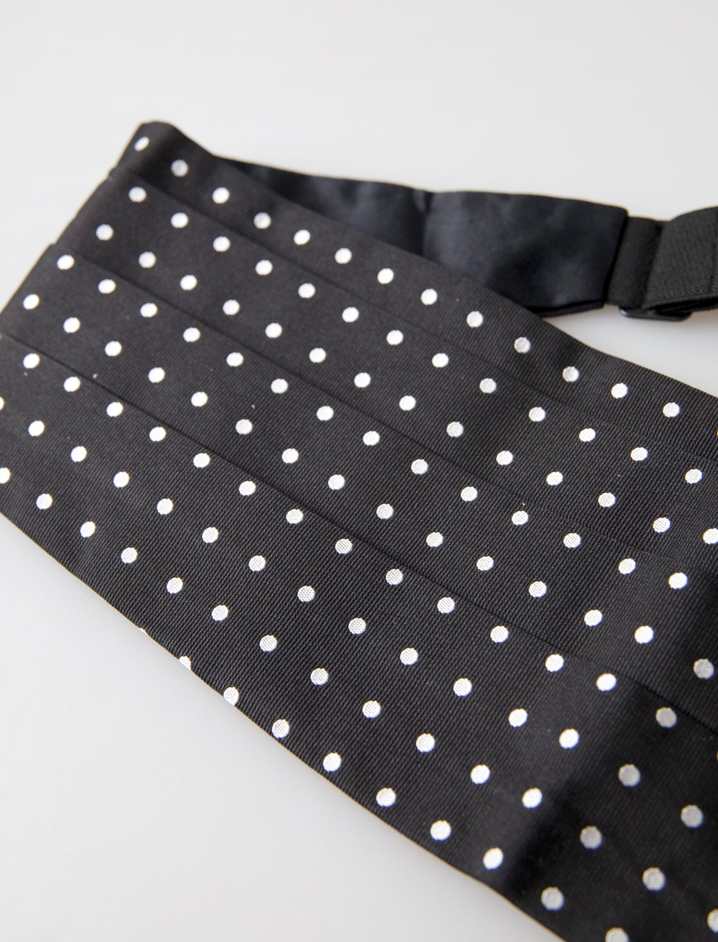 Ceinture élégante en soie à pois noirs et blancs Dolce & Gabbana